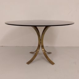 Round dining table 1970s